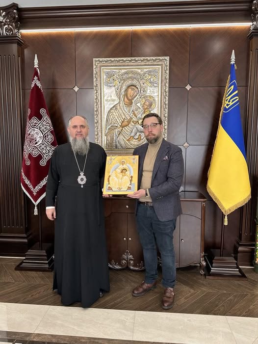 ОЛЕКСІЙ ШЕВЧУК ПРЕЗЕНТУВАВ НАСТОЯТЕЛЮ ПЦУ ЕПІФАНІЮ НОВОСТВОРЕНИЙ ОБРАЗ “МАТІР СМИРЕННЯ”